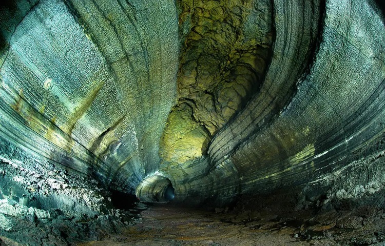 4. Snezhnaja Cave, Georgia